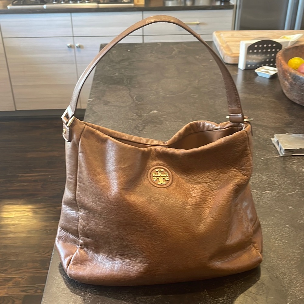 Tory Burch shoulder bag. Beautiful soft brown leather. Great condition. Clean.